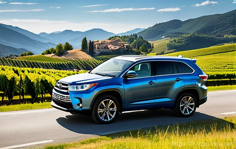 토요타 하이랜더와 포드 익스플로러 비교 - 8 cubic feet of cargo space with the second and third rows folded down", "under-floor storage bins, ...